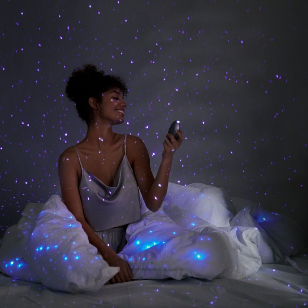 Svakom Galaxie Suction Vibrator with Mood Projector Metallic Lilac – alternate view 3